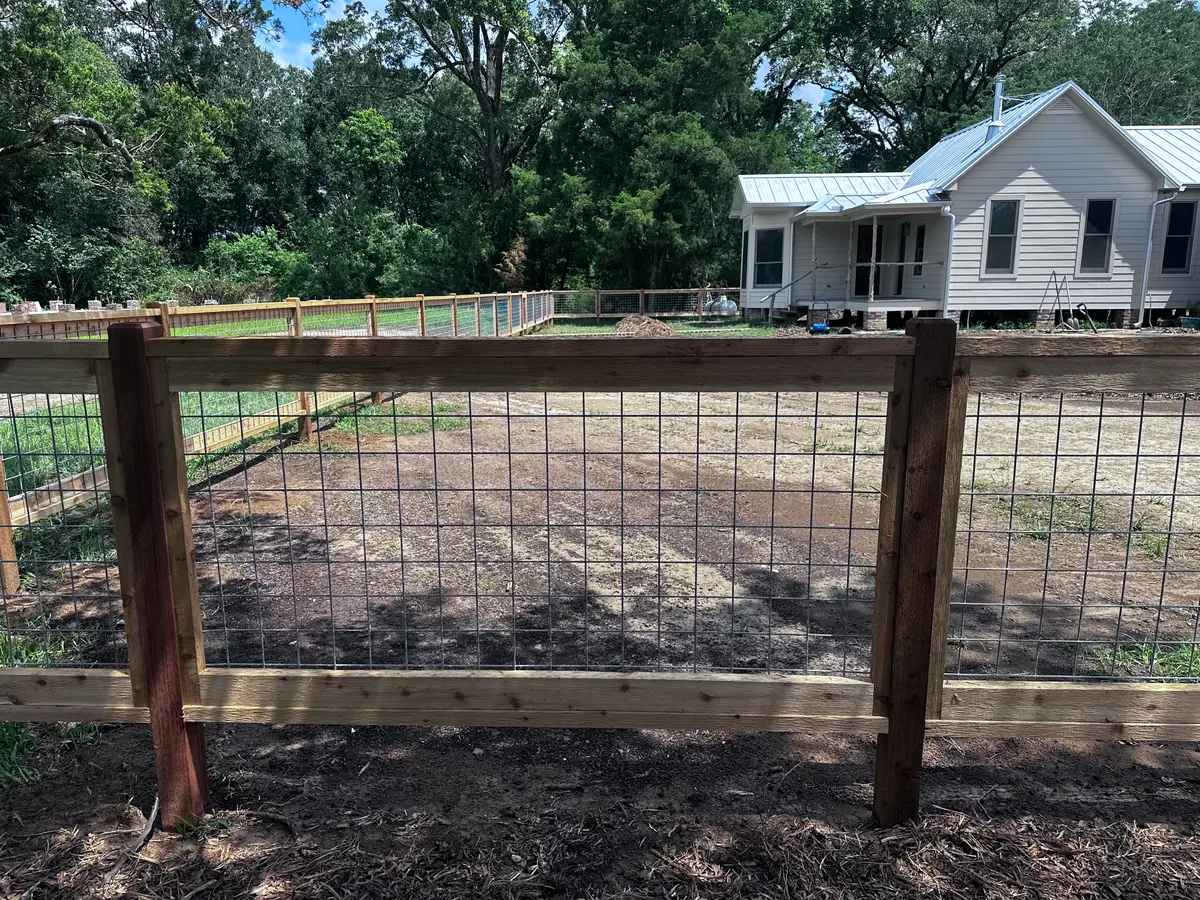 Cedar-framed cattle-panel fence installed by Southland at Honey Locust near Arnaudville, Louisiana