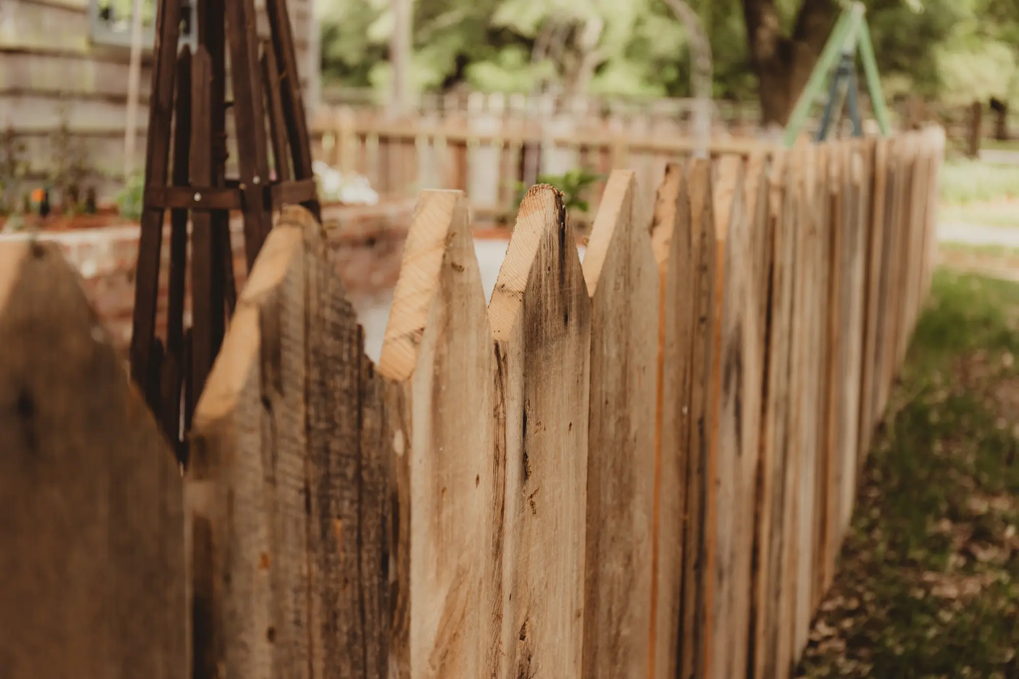 Close view of custom pointed wood pickets at Beau Bassin Farms and Gardens